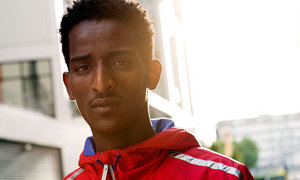 Eritreaflagcarryingrunner